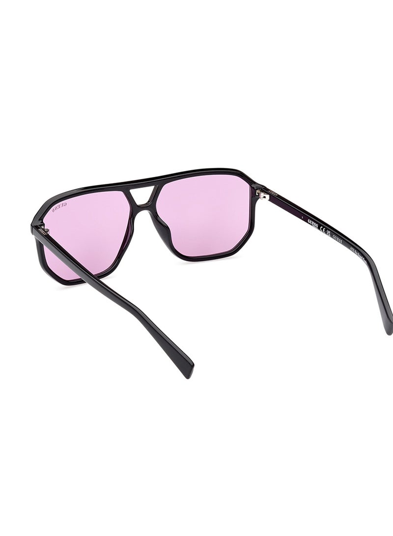 GUESS Unisex UV Protection Navigator Shape Sunglasses - GU827601Y58 - Lens Size: 58 Mm - Image 5